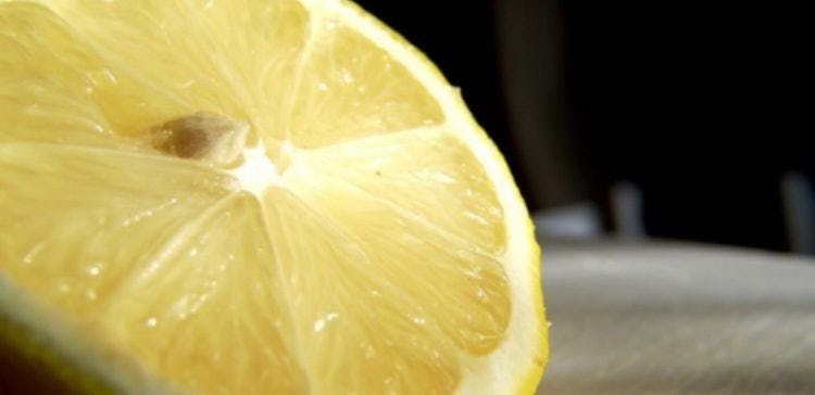 Cover Image for Placing a Piece of Lemon Near Your Bed Could Have Some Amazing Results!