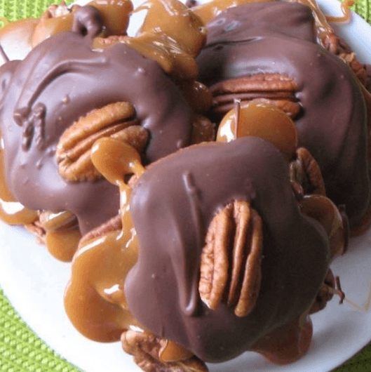 Cover Image for Chocolate Caramel and Pecan Turtle Clusters