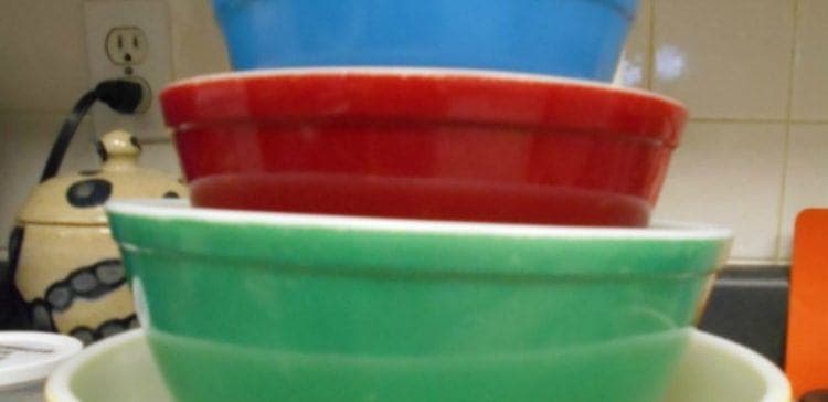 Cover Image for If You Have Bowls Like This in Your Cabinets, You Might Be Coming Into Money Soon