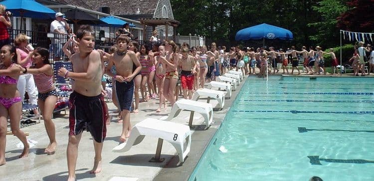 Cover Image for This Outbreak Spreading Across the Country Has Scientists Warning Us to Stay Away from the Pool