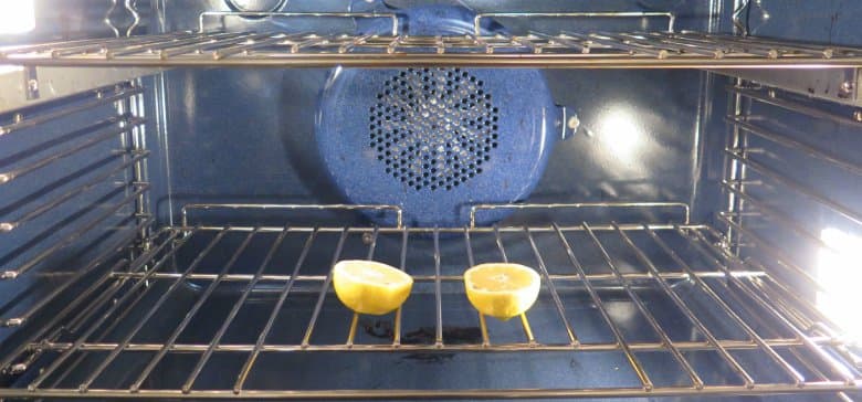 Cover Image for Turn Your Dirty Kitchen Clean Again With These 7 Awesome Cleaning Tips