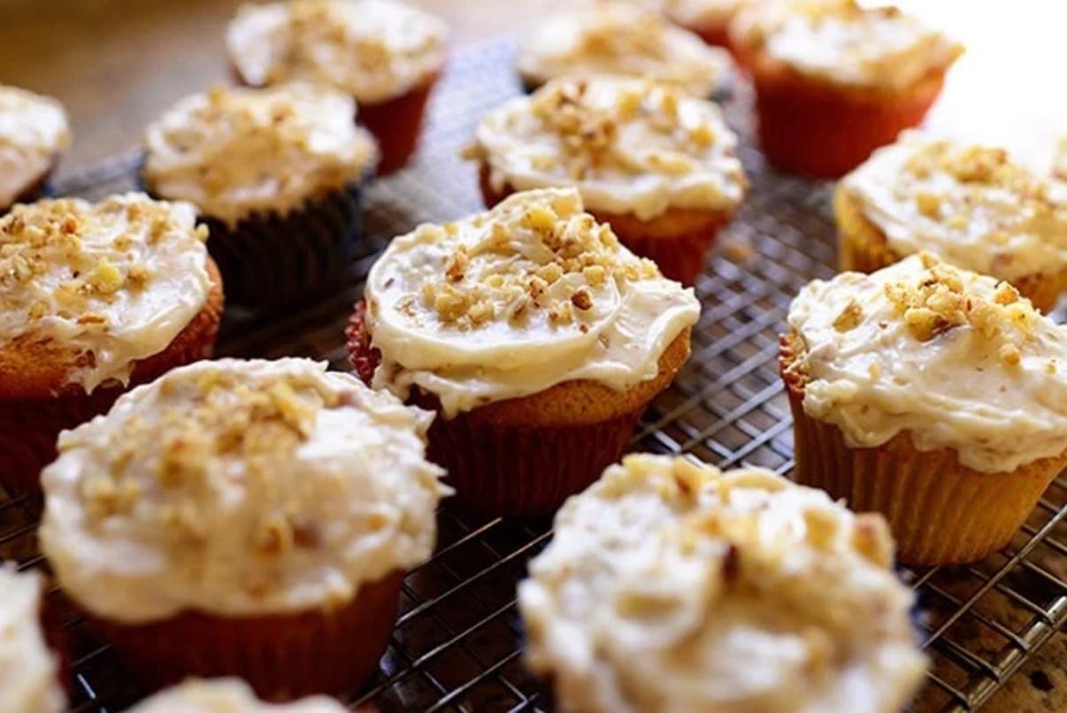 Cover Image for THE PIONEER WOMAN’S ITALIAN CREAM CUPCAKES