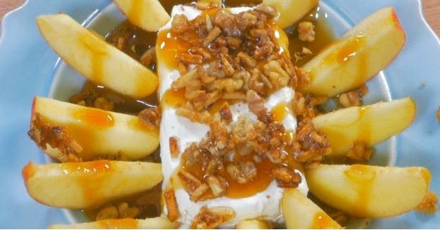 Cover Image for If You Love Old-Fashioned Caramel Apples, You’re Sure To Love This Easy Dip!!