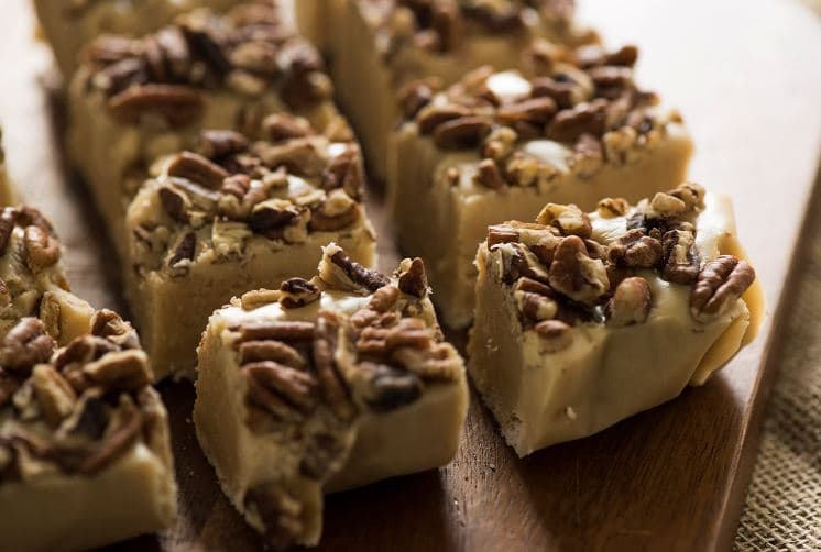 Cover Image for Sweet 'N' Great Pecan Pie Fudge