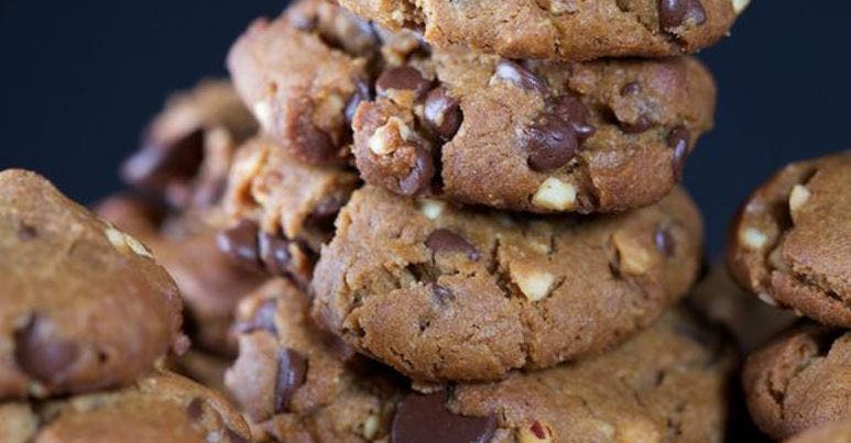 Cover Image for These Chocolate Chip And Peanut-Stuffed Peanut Butter Cookies Are Every Chocoholics Dream!