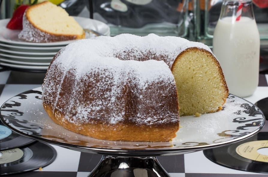 Cover Image for Elvis' Whipping Cream Pound Cake