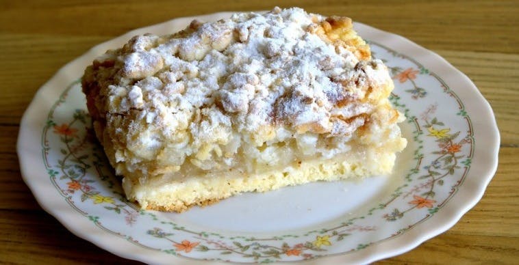 Cover Image for Step Aside Pie. It’s Time For Apple Pie Cake!