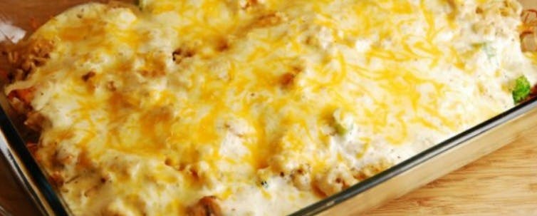 Cover Image for Good-for-You Cheesy Chicken And Rice Casserole – Weight Watchers Approved!