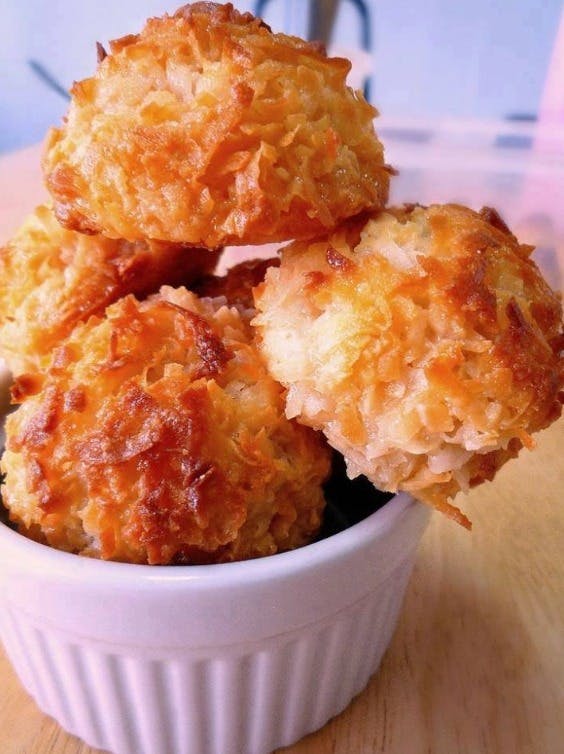 Cover Image for COCONUT MACAROONS