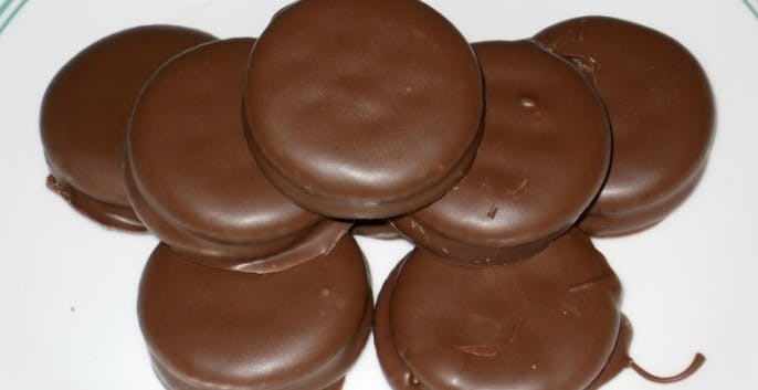 Cover Image for Chocolate Dipped Ritz Cracker With Peanut Butter Filling
