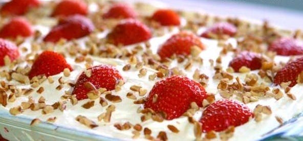 Cover Image for Easiest Strawberry Refrigerator Cake