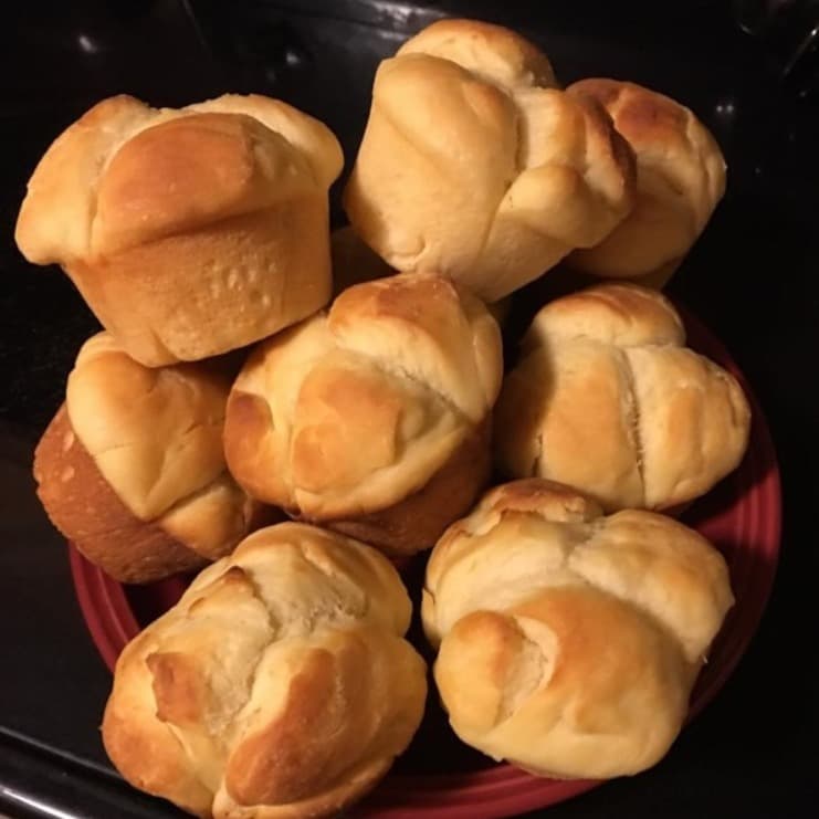 Cover Image for Easy Cloverleaf Dinner Rolls Recipe