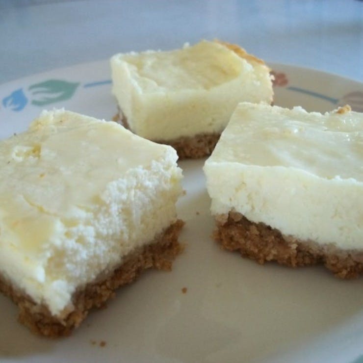 Cover Image for Easy And Classic Cheesecake Bars