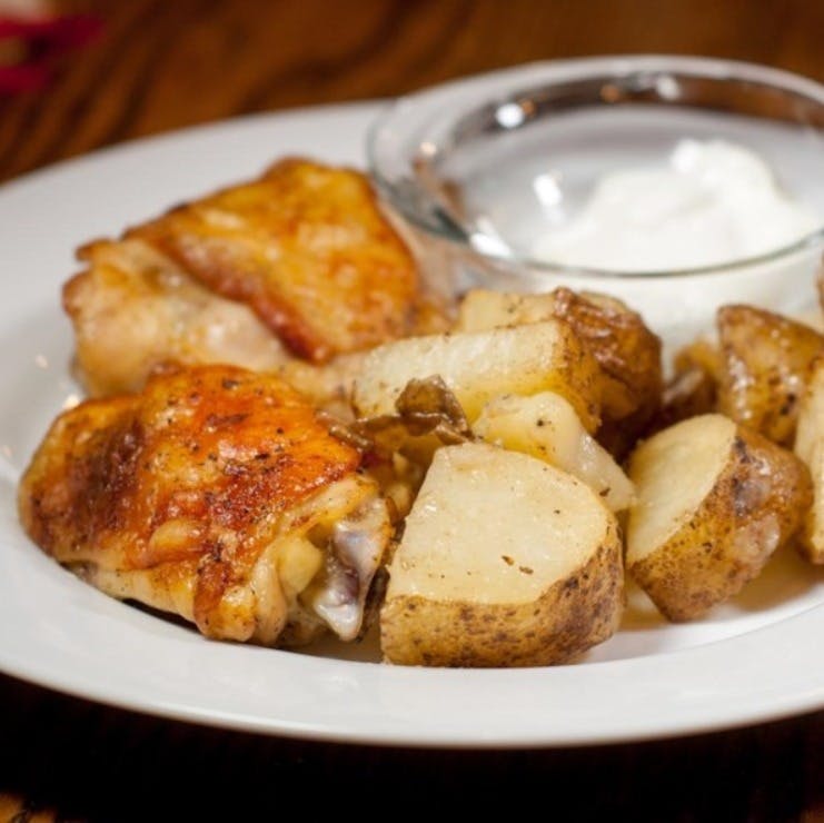 Cover Image for Garlic Parmesan chicken with potatoes