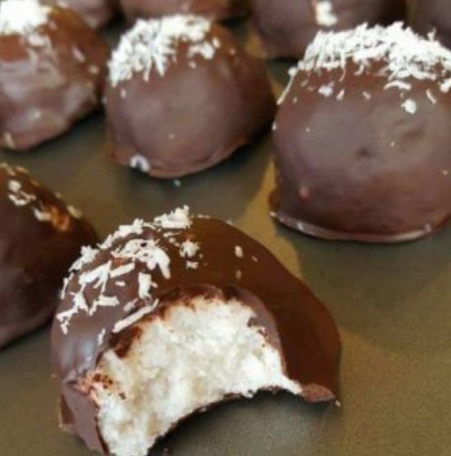 Cover Image for SUPER EASY NO BAKE COCONUT SNOWBALLS