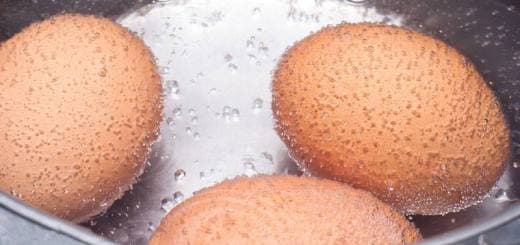 Cover Image for This is What Happens to Your Body When You Eat 3 Whole Eggs a Day