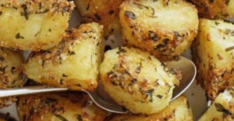 Cover Image for Slow Cooker Parmesan Potatoes And Tender Chicken Thighs