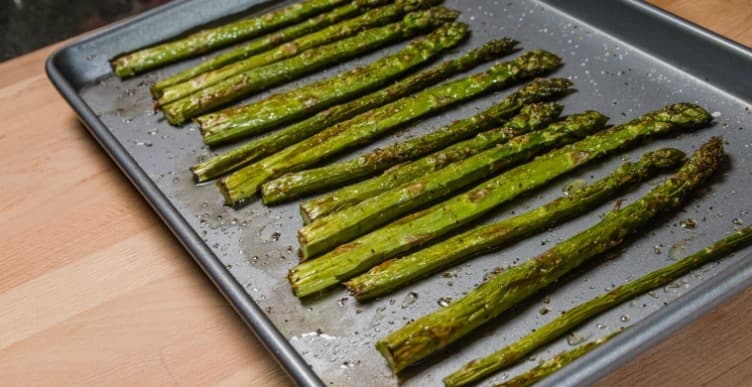 Cover Image for This Is The Best Way To Make Asparagus In The Entire World!